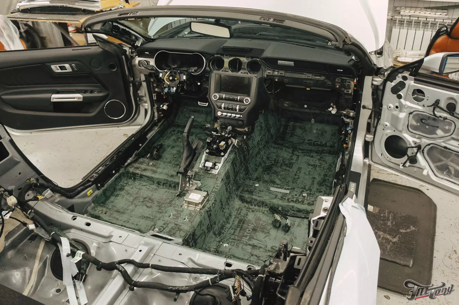 Проект Ford Mustang. Часть 1. Шумоизоляция и акустическая система